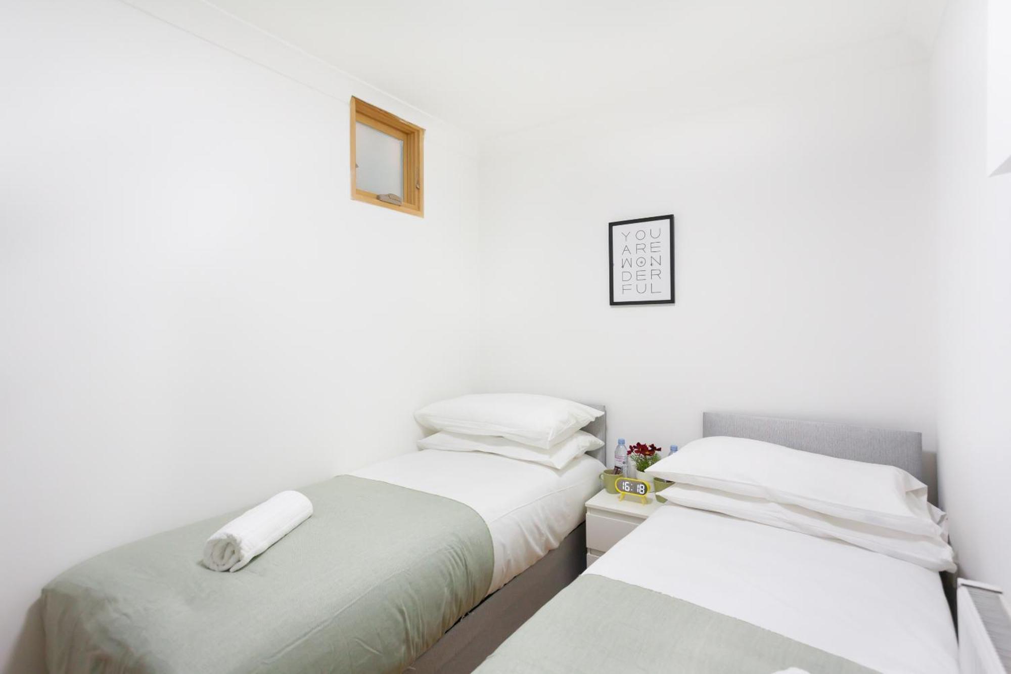 Eurostar Budget Rooms - Next To Kings Cross & Eurostar Train Station Лондон Экстерьер фото