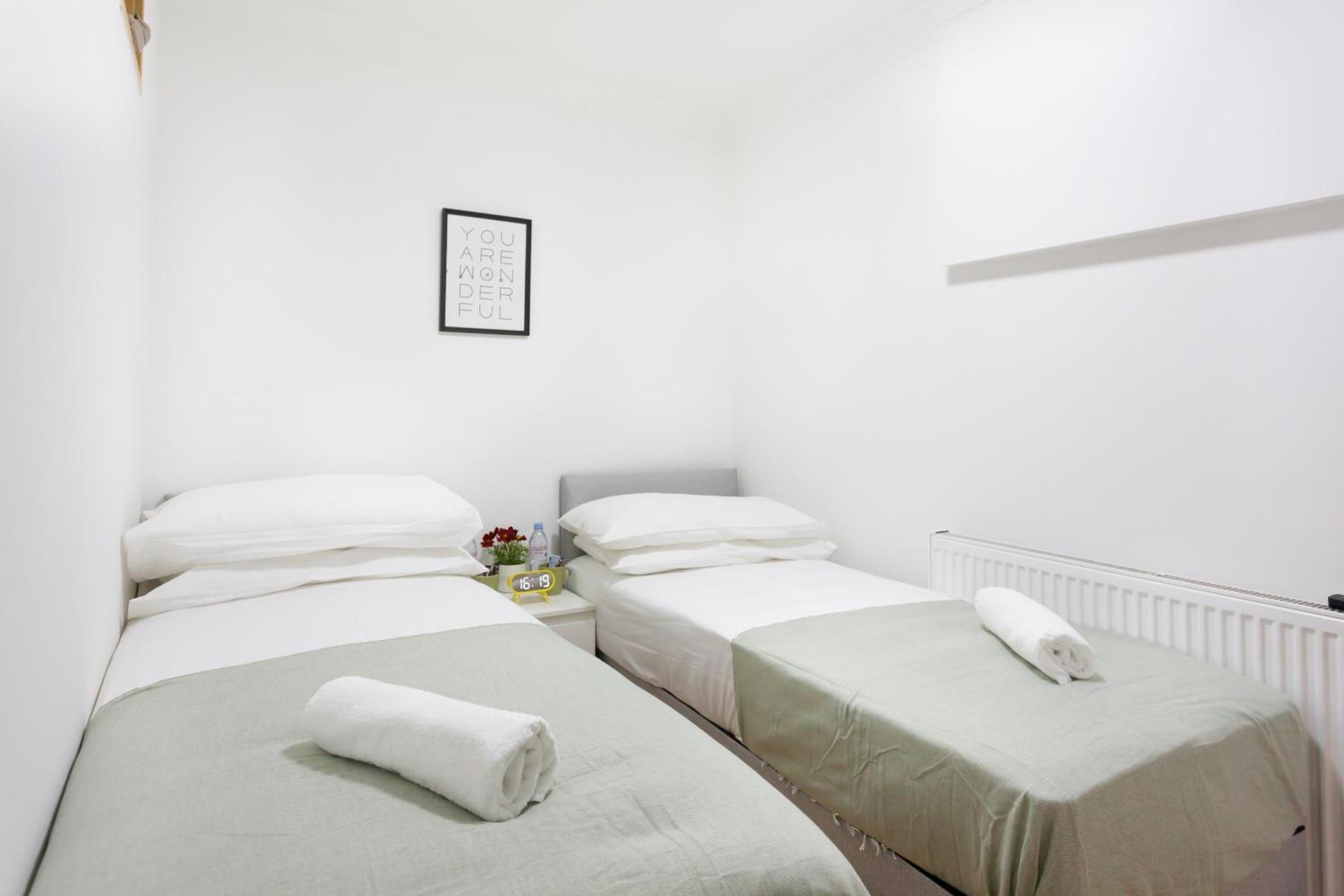 Eurostar Budget Rooms - Next To Kings Cross & Eurostar Train Station Лондон Экстерьер фото