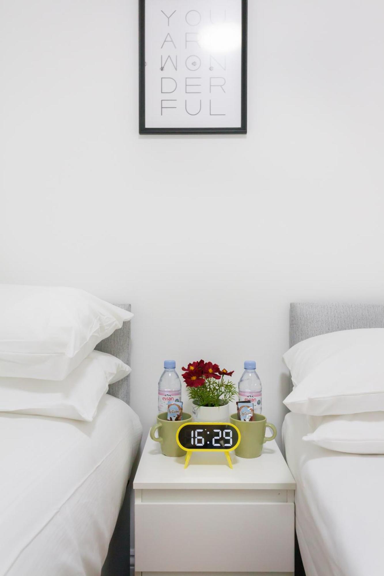 Eurostar Budget Rooms - Next To Kings Cross & Eurostar Train Station Лондон Экстерьер фото