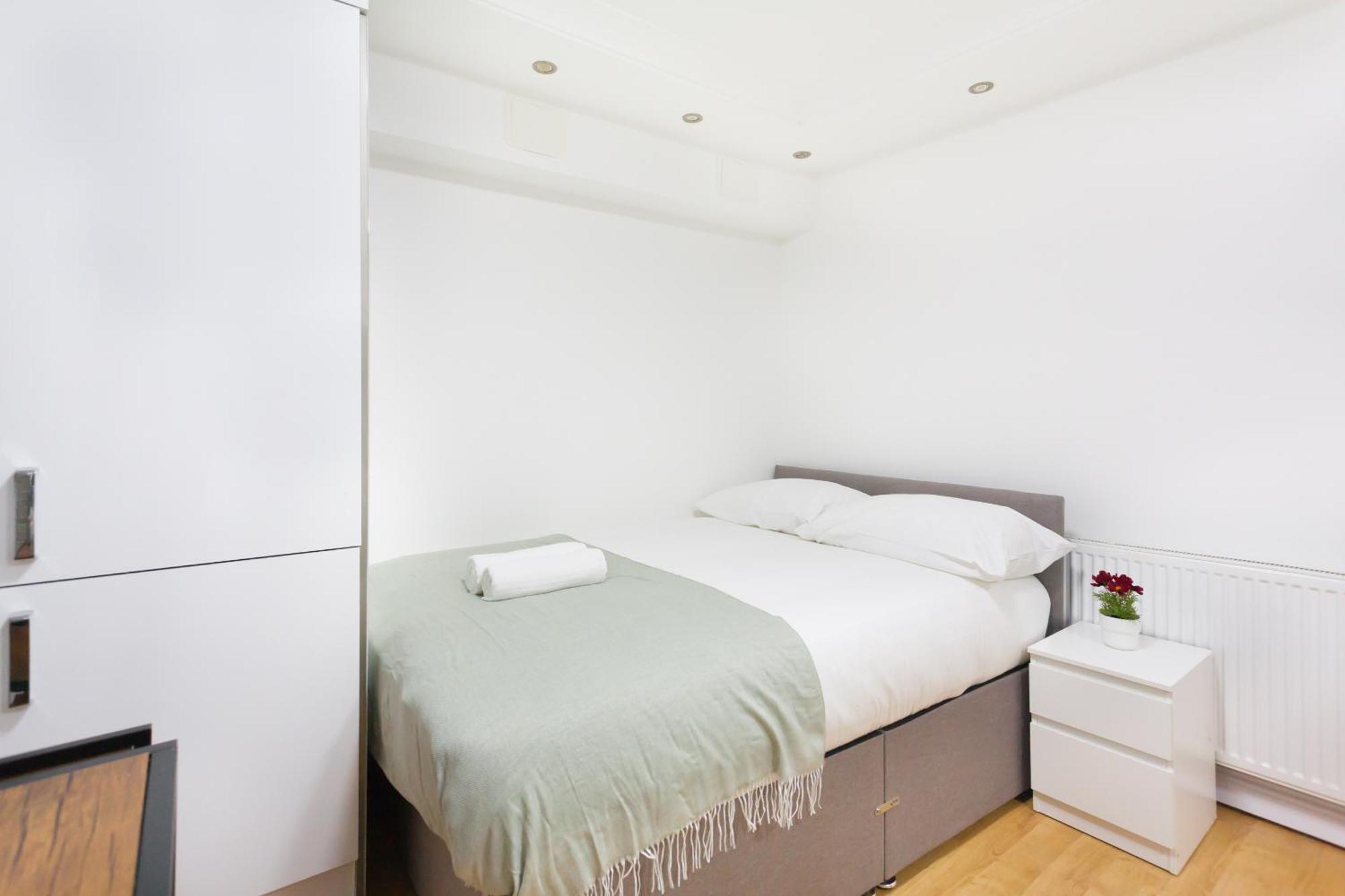 Eurostar Budget Rooms - Next To Kings Cross & Eurostar Train Station Лондон Экстерьер фото