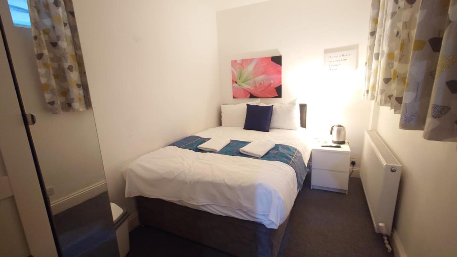 Eurostar Budget Rooms - Next To Kings Cross & Eurostar Train Station Лондон Экстерьер фото